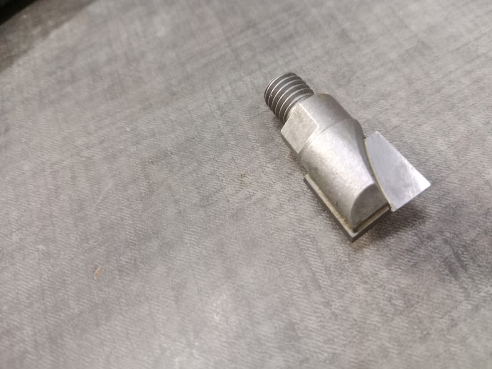 Kit pour serrure encastrée de porte en bois 7