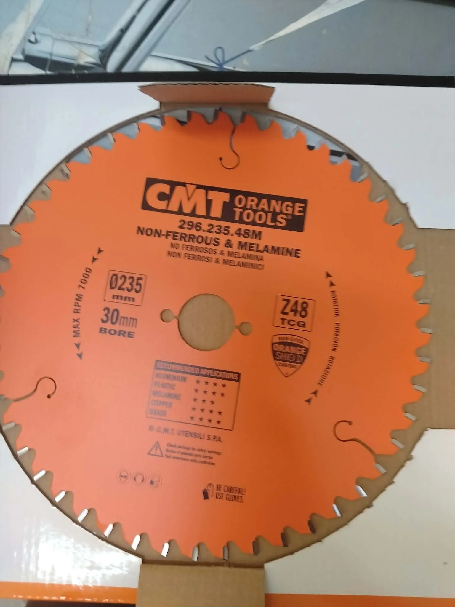 Disque pour scie à panneaux ou scie circulaire industrielle — CMT 296.235.48M — aluminium, métaux non ferreux et panneaux stratifiés — 235 mm, 48 dents