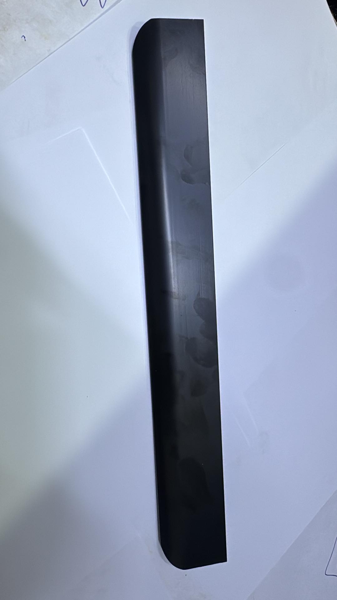 Poignée de meuble D41B noire — profil en L, entraxe 120 à 1000 mm 1