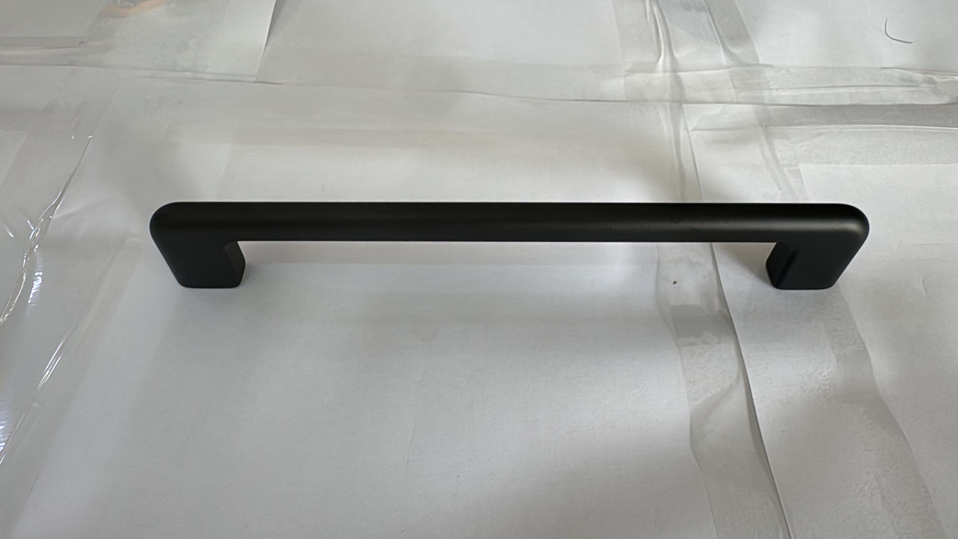 Poignée de meuble K175 noire — arceau, entraxe 128, 160 ou 224 mm 1
