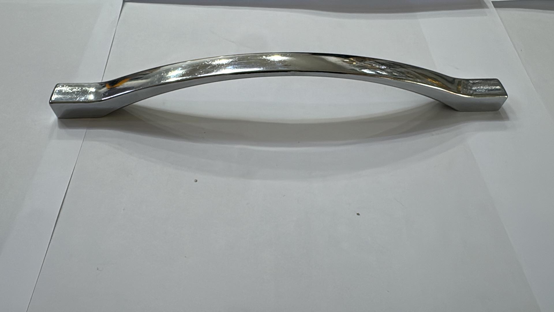 Poignée de meuble Siena chromée — barre galbée, entraxe 128 ou 160 mm 1
