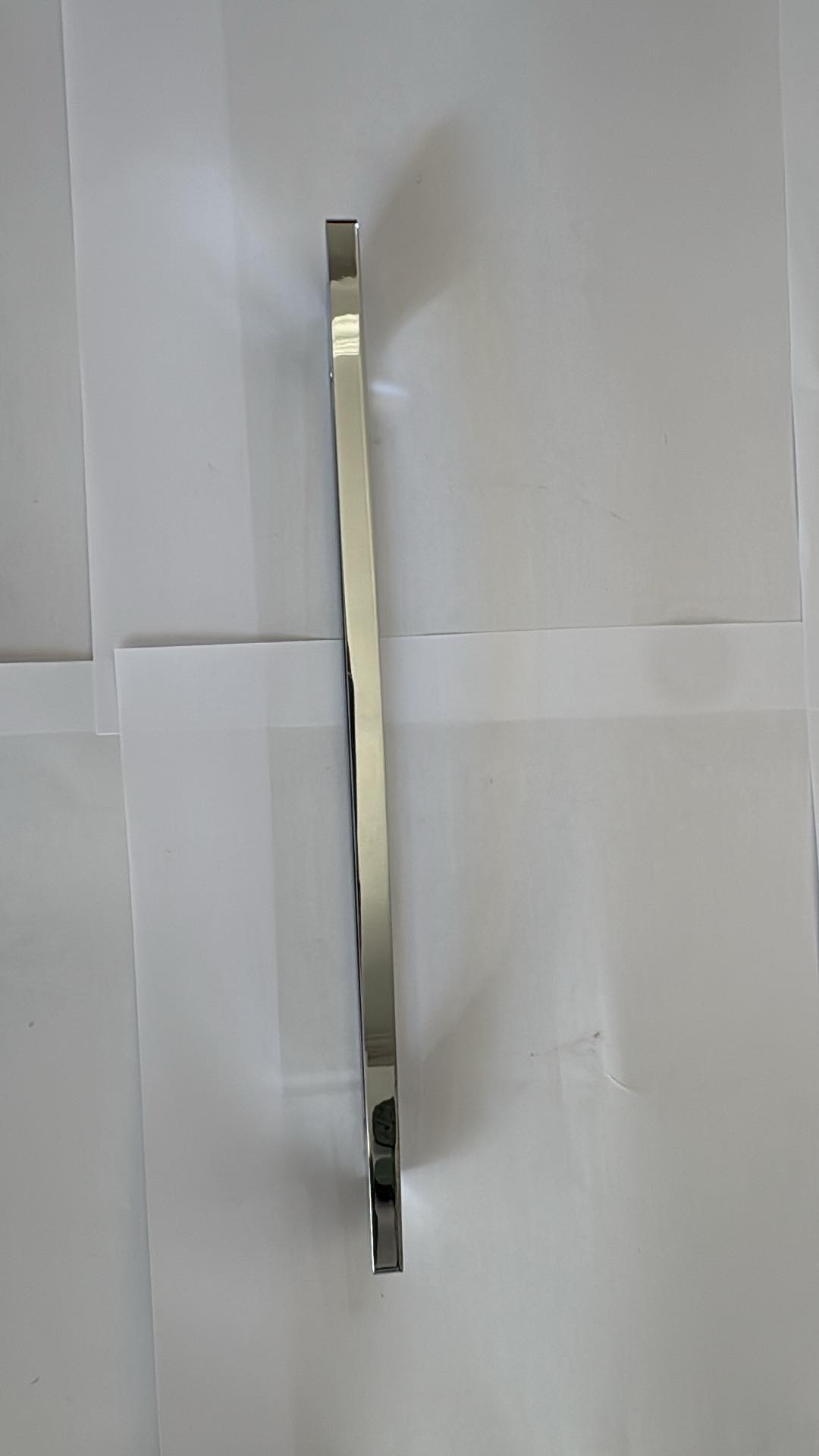 Poignée de meuble Chebi 851224 chromée — lame évidée, entraxe 224 mm 3