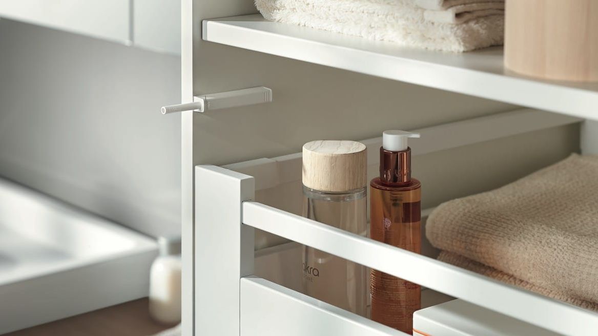 Blum TIP-ON pour porte — ouverture par simple pression, version courte ou longue 2
