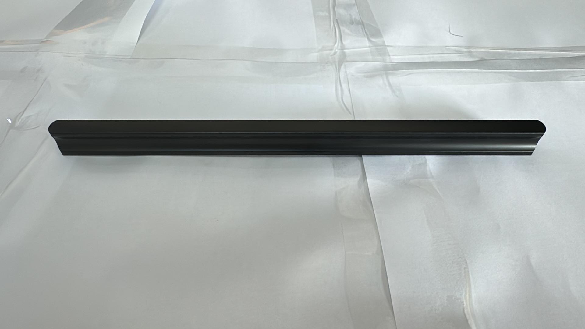 Poignée de meuble S30 noire — bouts arrondis, entraxe 128 à 800 mm 1