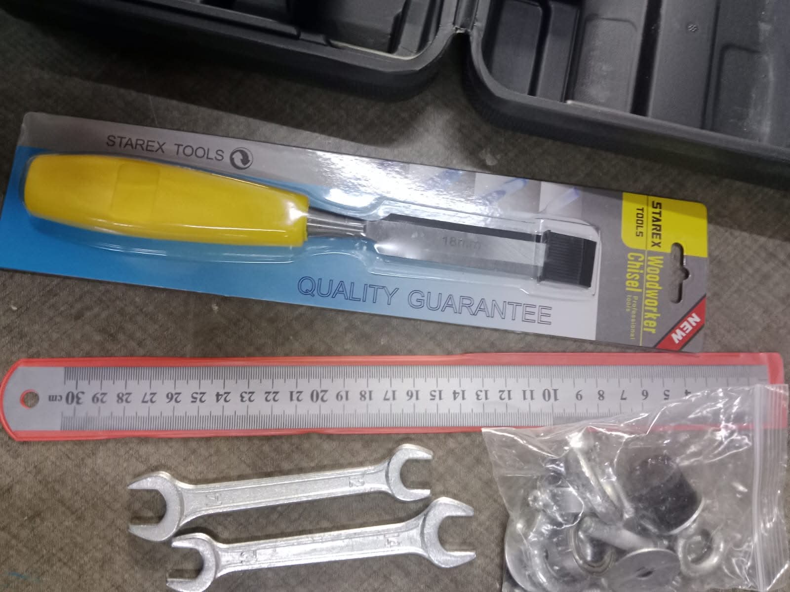 Kit pour serrure encastrée de porte en bois 8