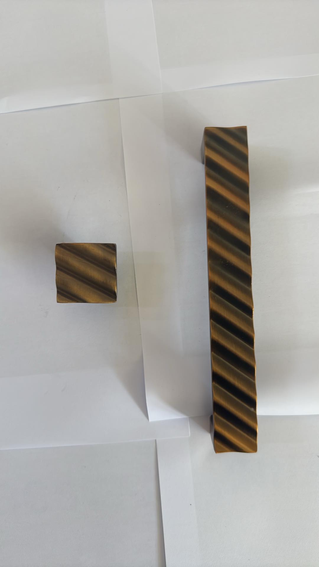 Poignée et bouton de meuble Café 22220 — ondulés, entraxe 128 ou 160 mm 1