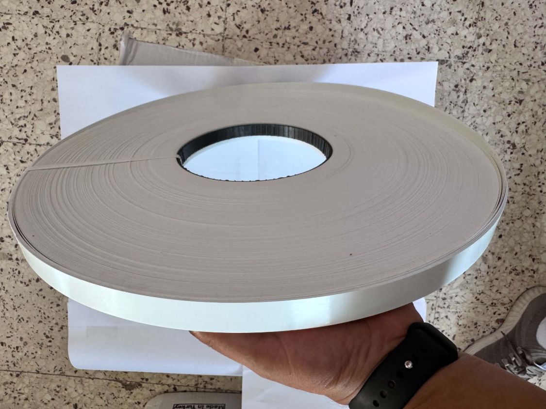 Couvre-chant blanc brillant 04/22 — rouleau de 300 m 1