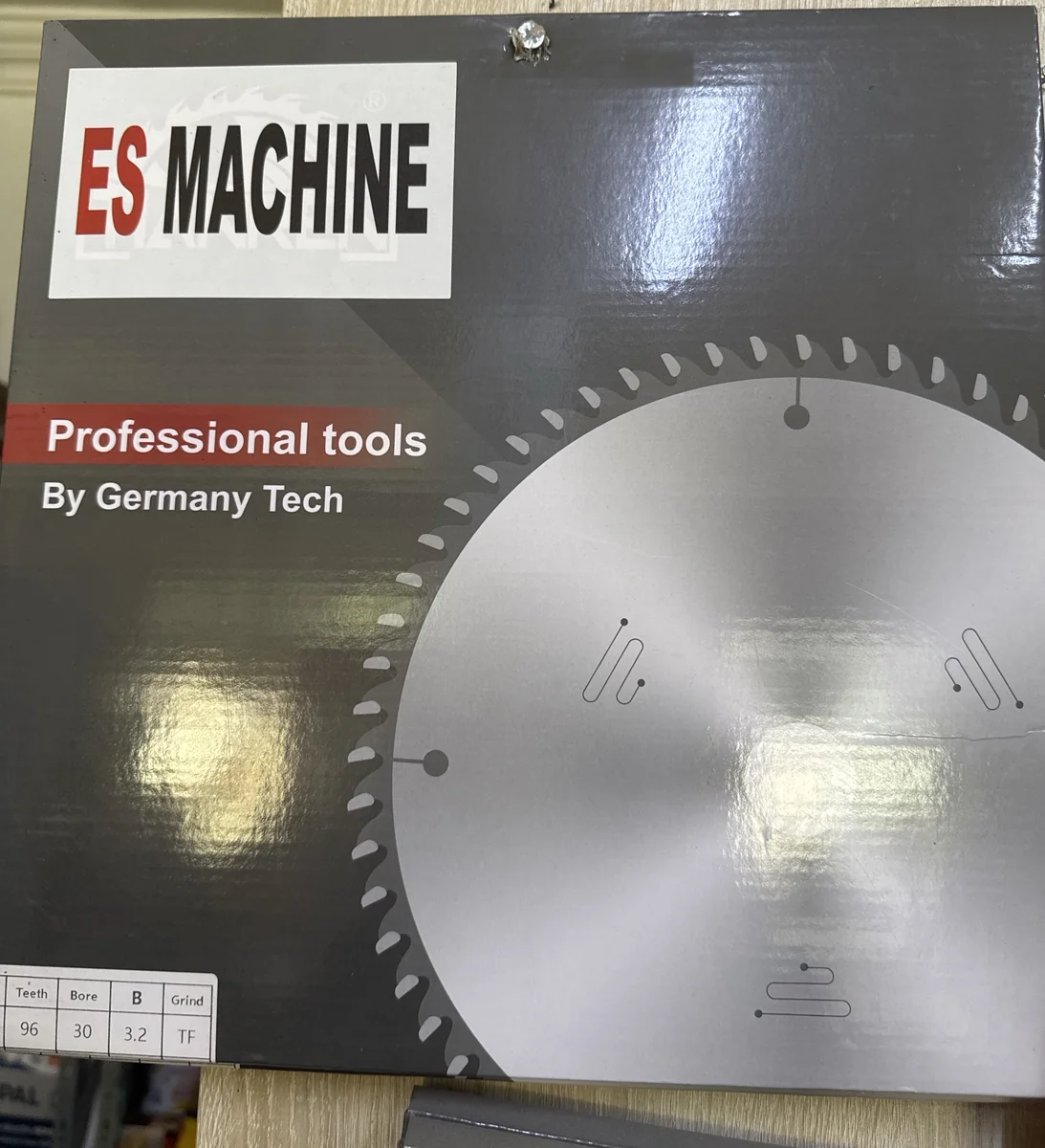 Disque pour scie à panneaux — ES MACHINE — Ø 300 mm, alésage 30 mm, 96 dents — mélaminé et panneaux